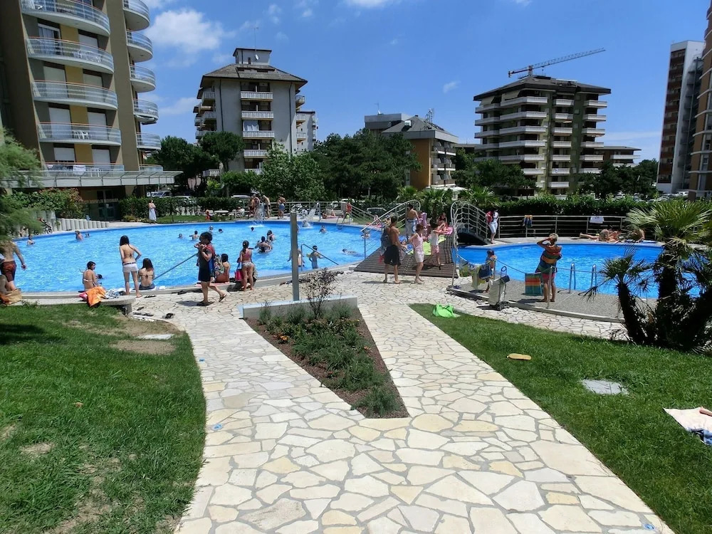 Wonderful Studio With Swimming Pool, Spacious Terrace and sea View by Beahost