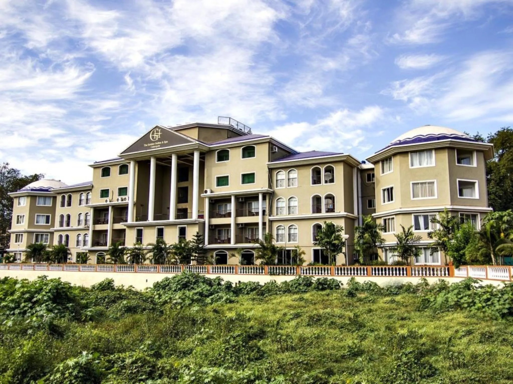The Golden Suites & Spa, Calangute, 5 mins odd drive to the beach