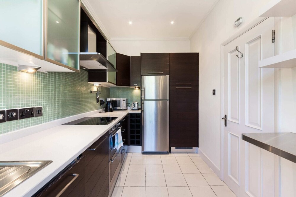 Elegant, Airy 2 Bedroom Flat in Paddington