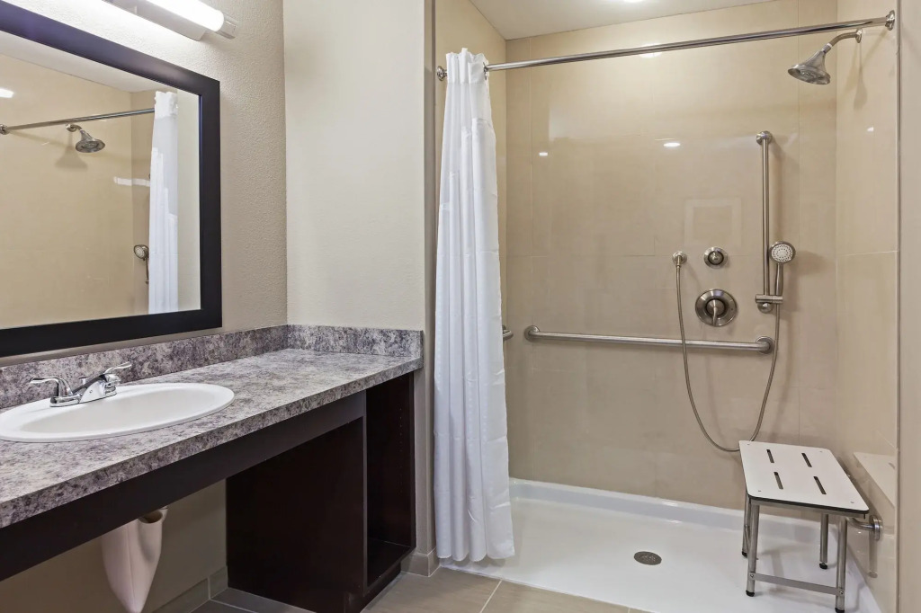 Holiday Inn Express & Suites Glenpool by IHG