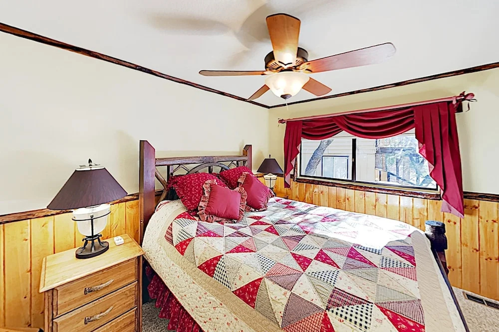 New Listing! Amazing Moonridge Getaway W/ Decks 4 Bedroom Home