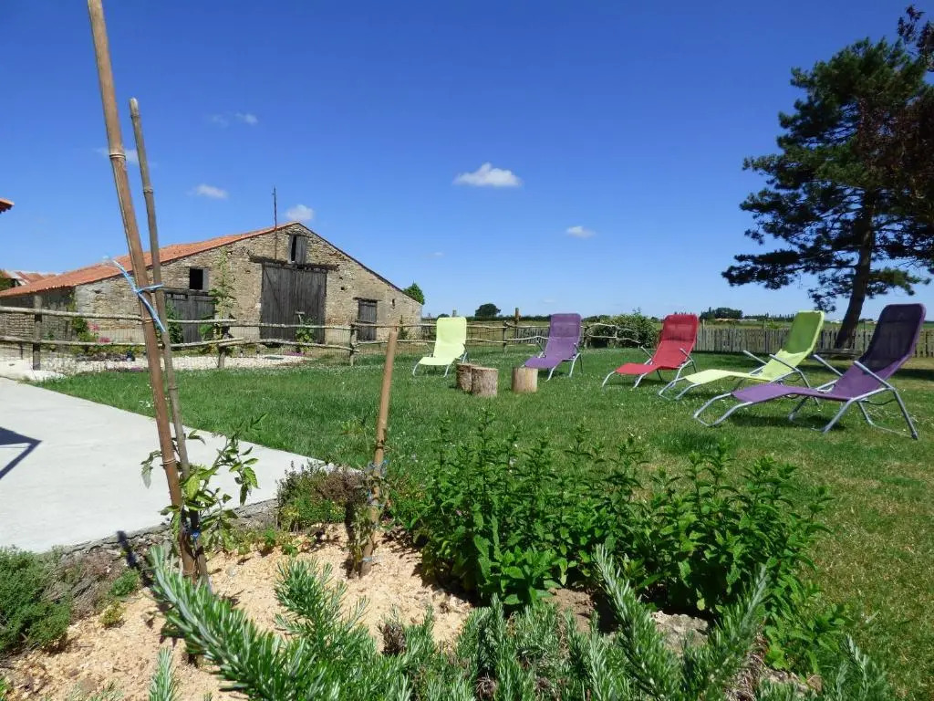 Gîte rénové avec jardin clos, proche plages, Wifi, parking pour voiture électrique - FR-1-426-164