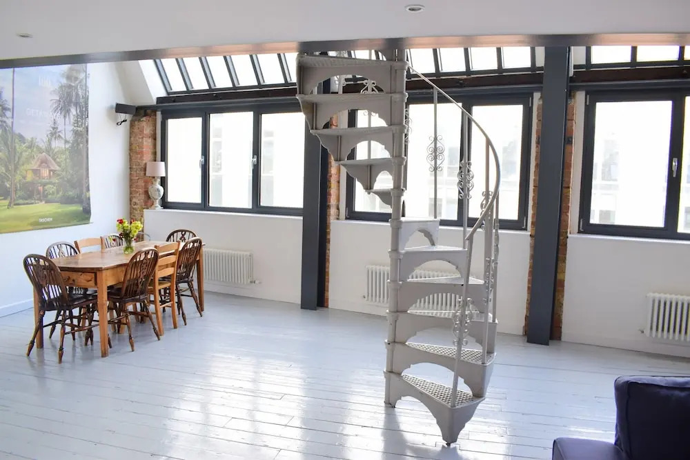2 Bedroom Loft Flat in Hammersmith