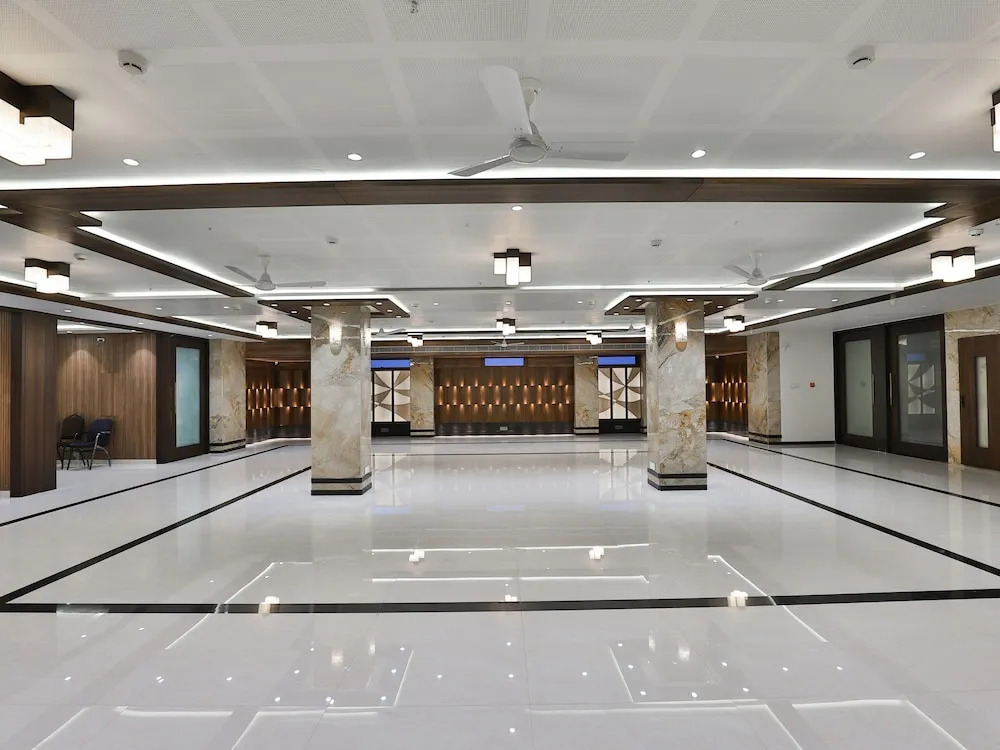 OYO 15635 Elite Rooms & Banquet