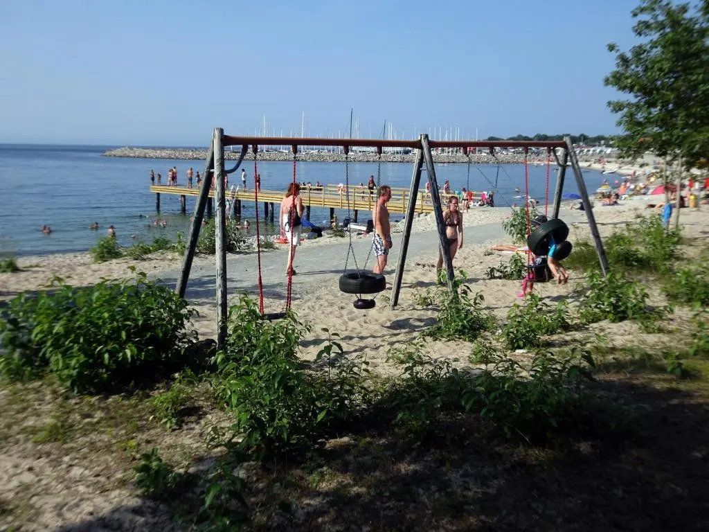 1A, Stuga med 50m till strand