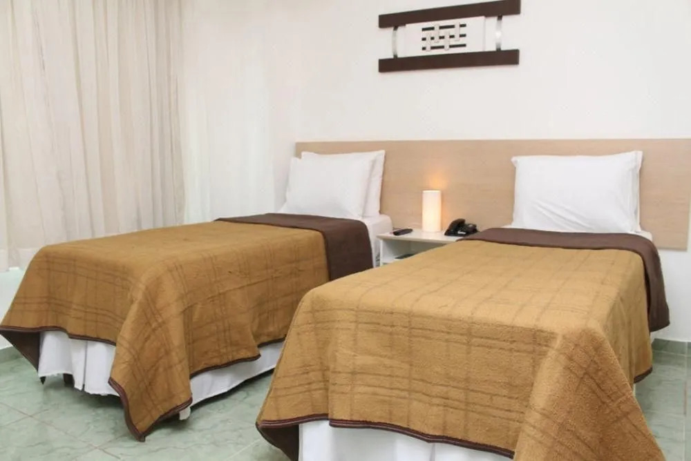 Hotel Champs Dumont