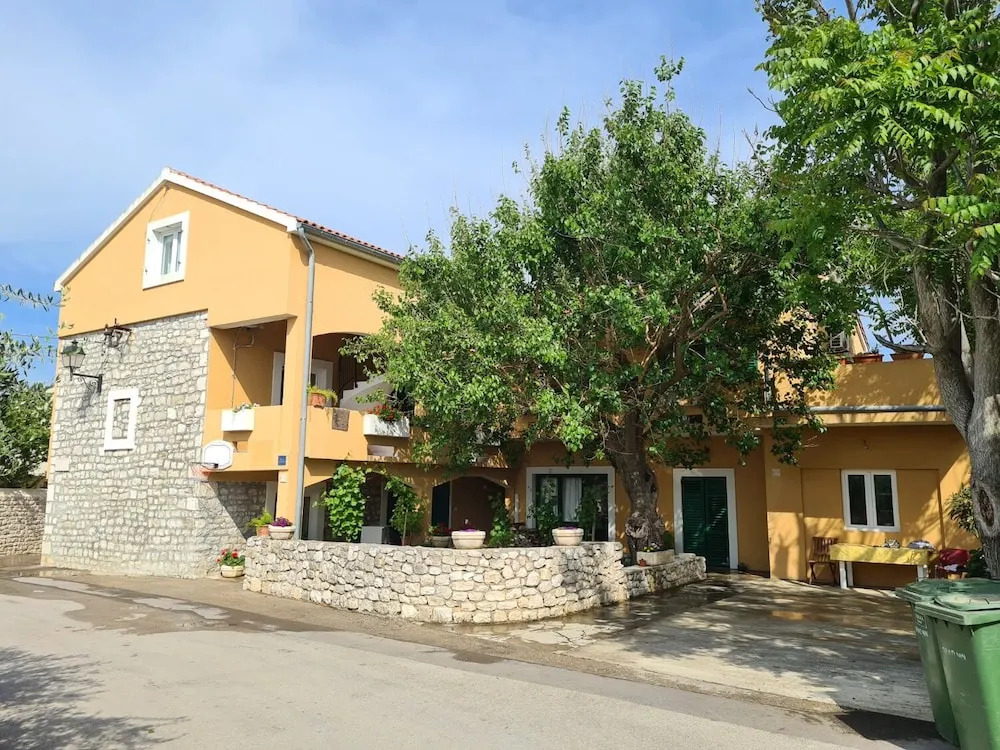 Stosa - With Parking - A2