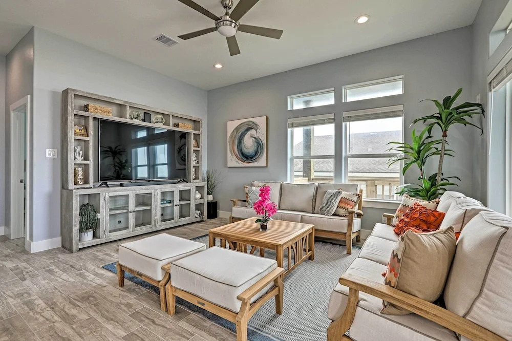 ‘Villa Azul’ Home in Galveston w/ Ocean-View Deck