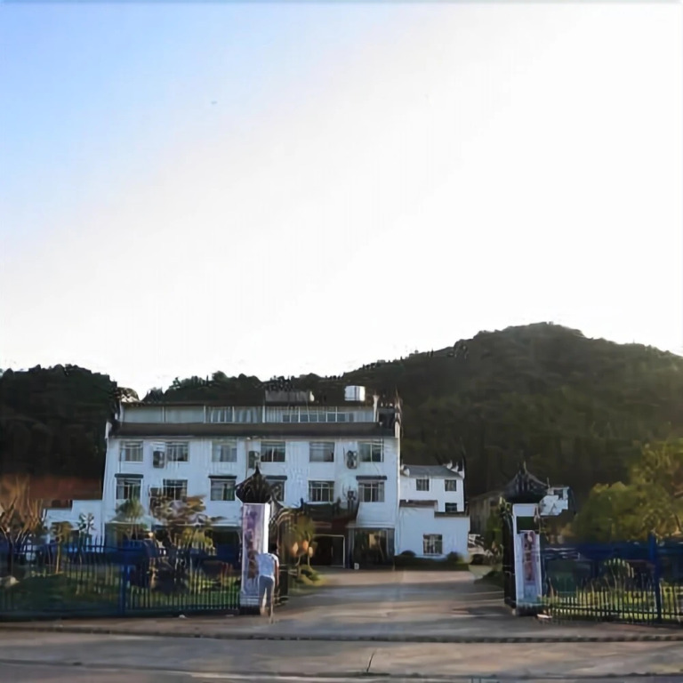 Tuwo Holiday Manor