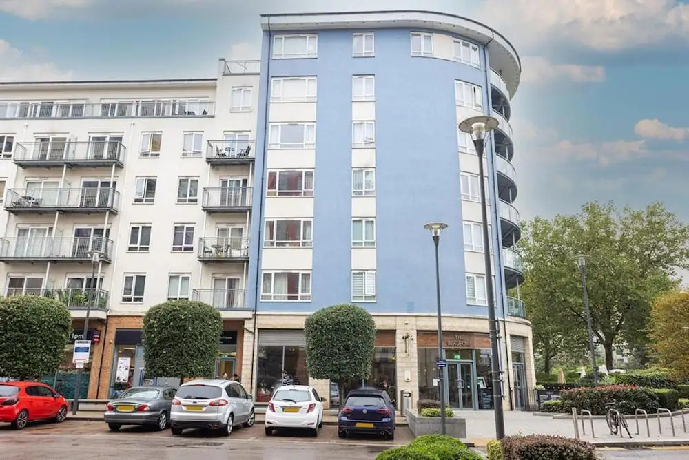 Excellent 2-bed Apartment in Colindale, London
