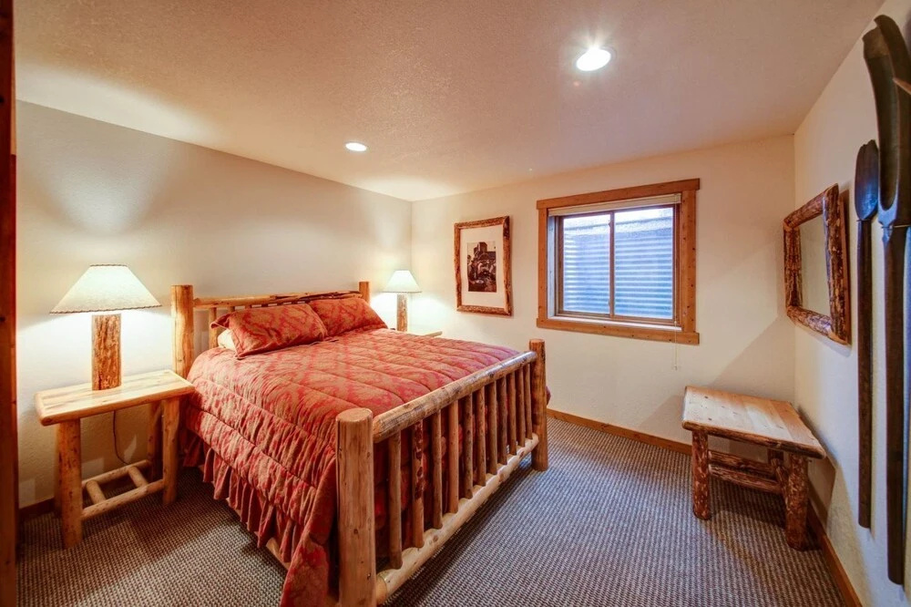 PV - Yellowstone River Retreat