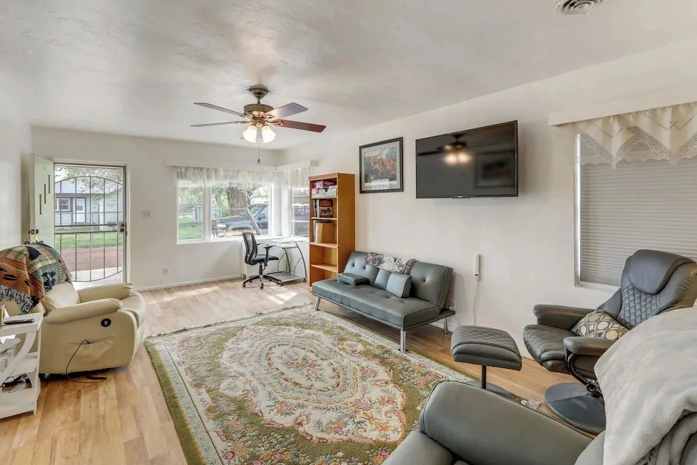 Near Route 66, Family Fun & Lakes! Williams Home
