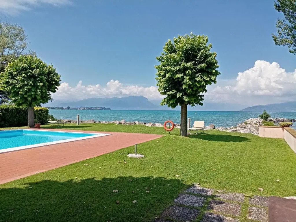 Casa Lugana 1 - Monolocale con piscina fronte lago