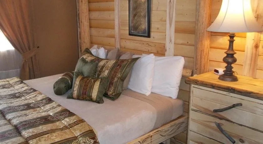 The Cedaredge Lodge