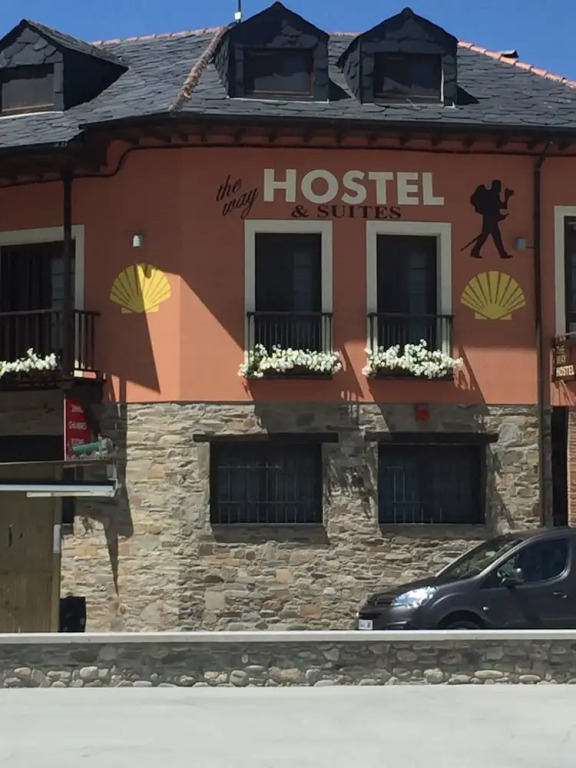 The Way Hostel Molinaseca -Grupo Rosa Azul