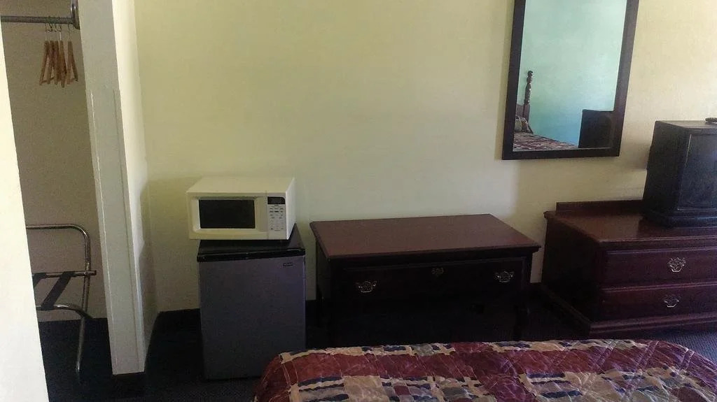 Deluxe Inn