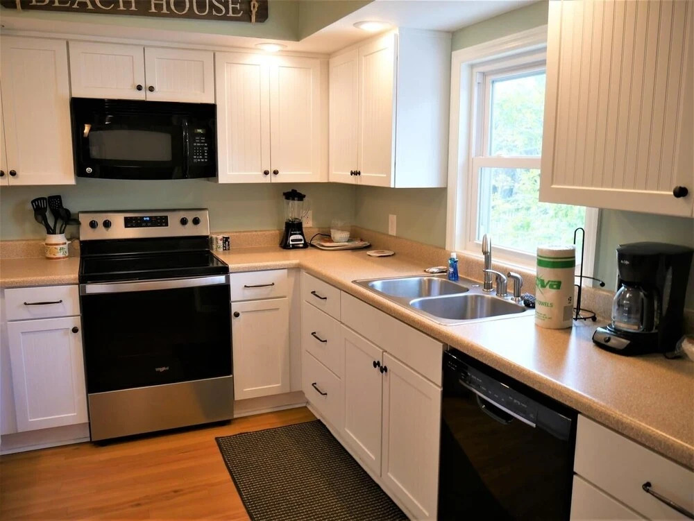Beach Breezes - 4 Br Home