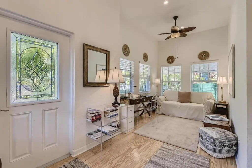 Nini's Cottage 4bd-3ba - Private Pool - Parking