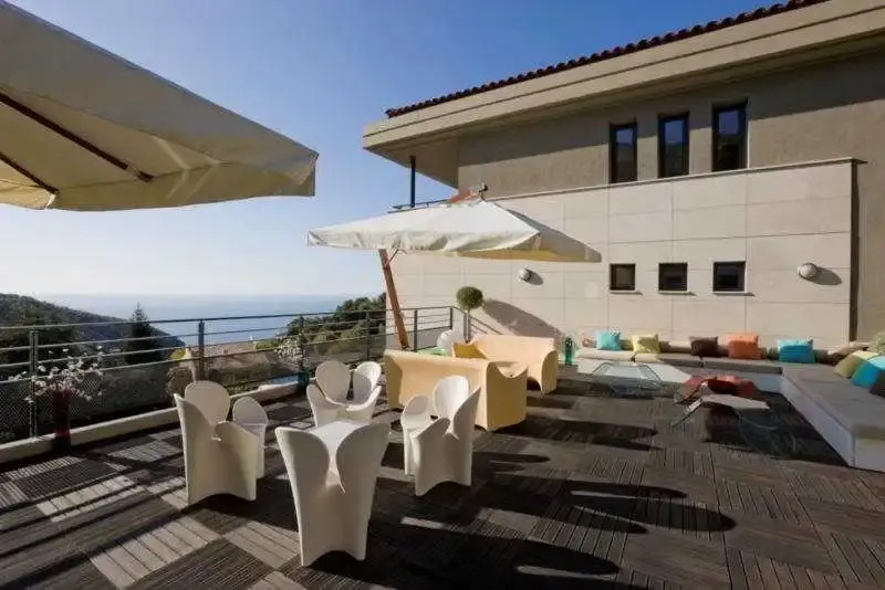 Hotel Eza Vista