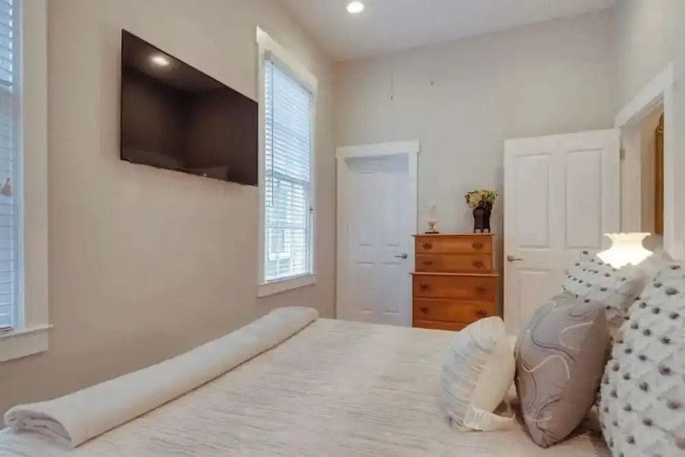 Beautifully Renovated 5 bedroom 5 bath