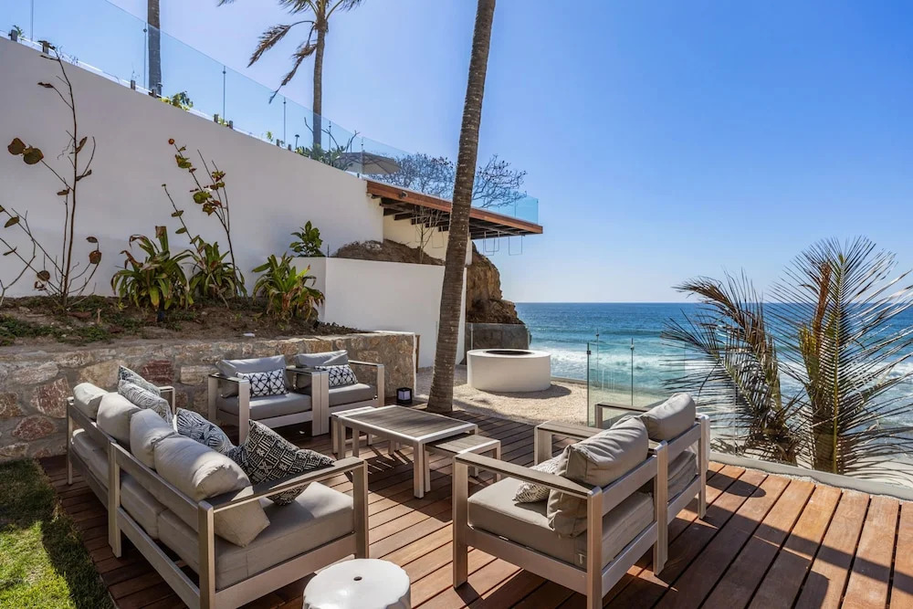 Private Careyeros Oceanfront Living