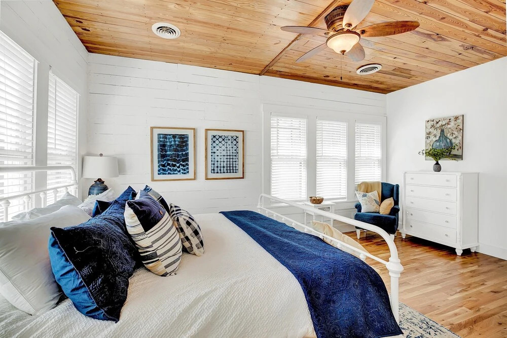 Luxury Home Near Main With Hot tub