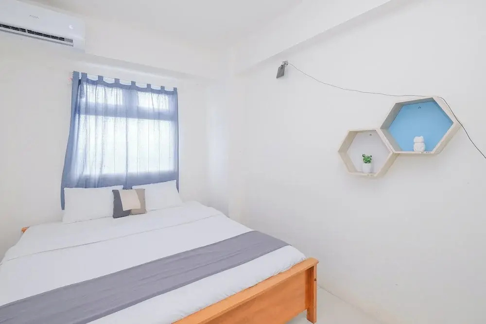 Cozy and Simply 1BR Green Pramuka Apartment