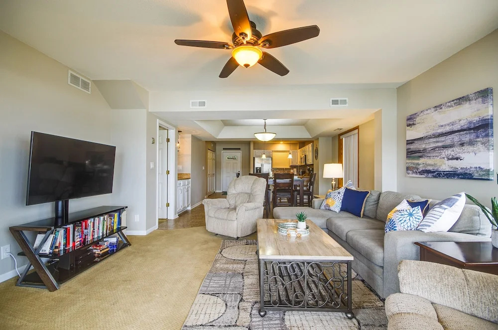 Lake of the Ozarks Condo w/ Community Pool