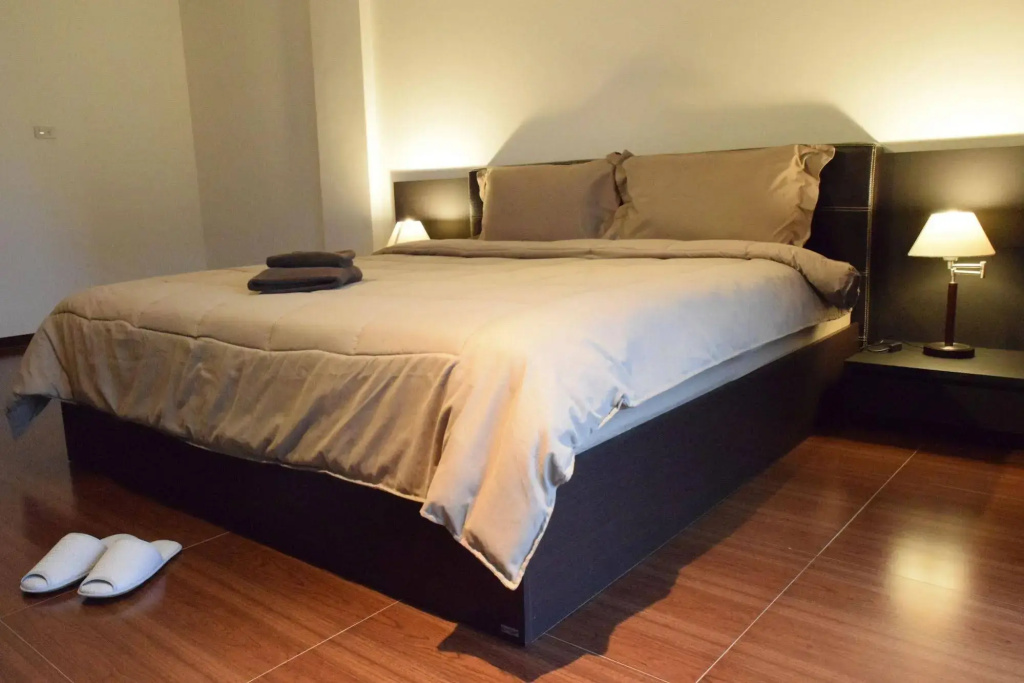 Hideaway Guest House And Bar