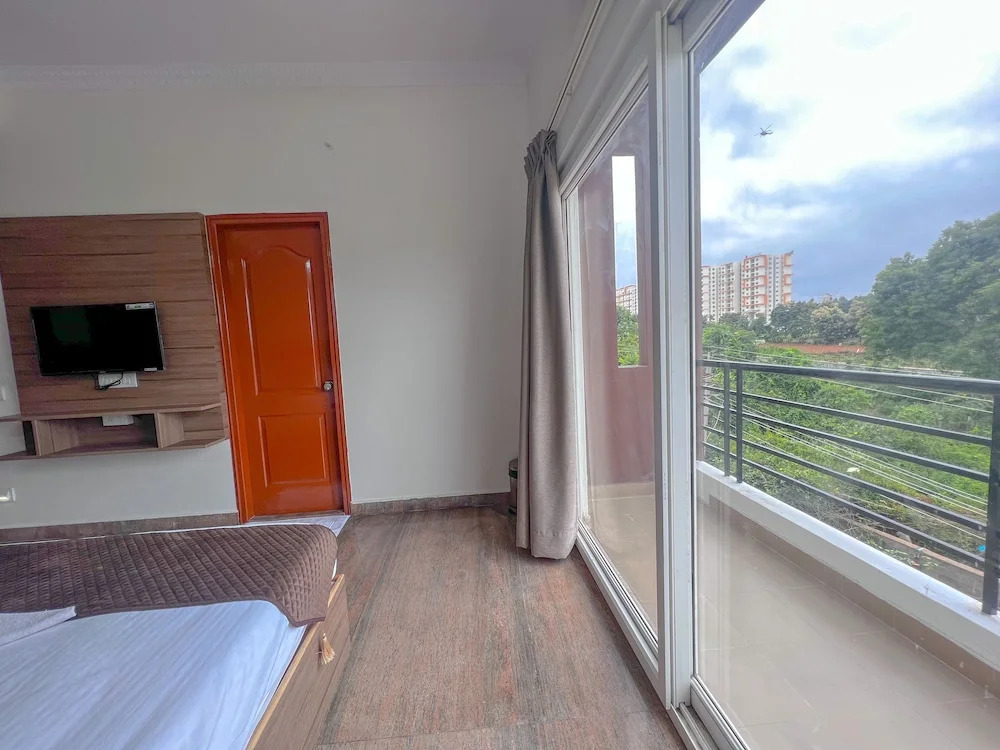 Hotel Elite by Agira- Spacious Apartments with Balcony