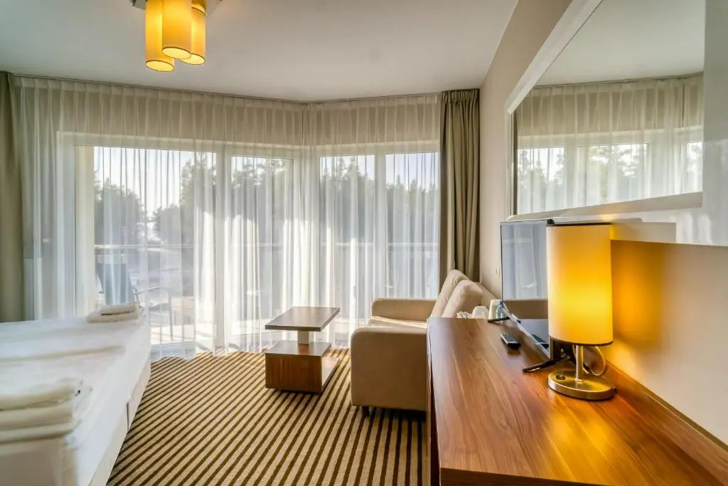 Hotel White