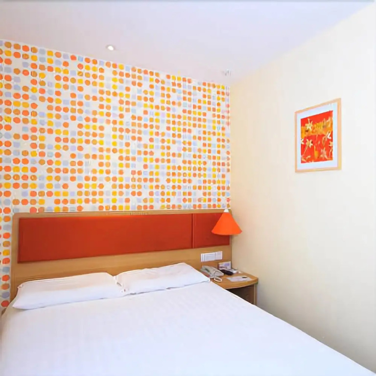 Home Inn (Hangzhou East Railway Station West Square Xinfeng Road)