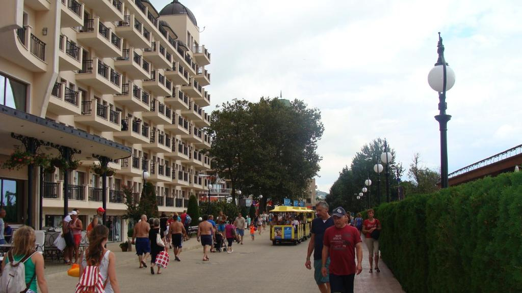 Admiral Apartments