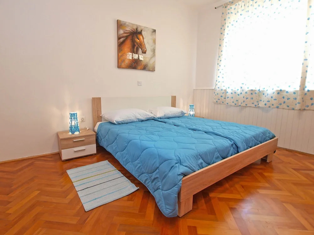 Apartment 1380