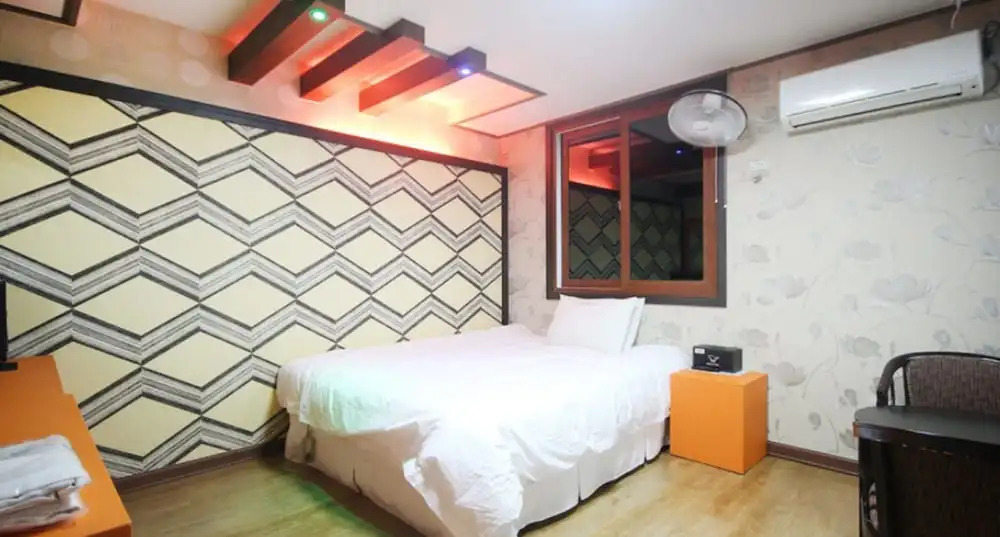 W Motel