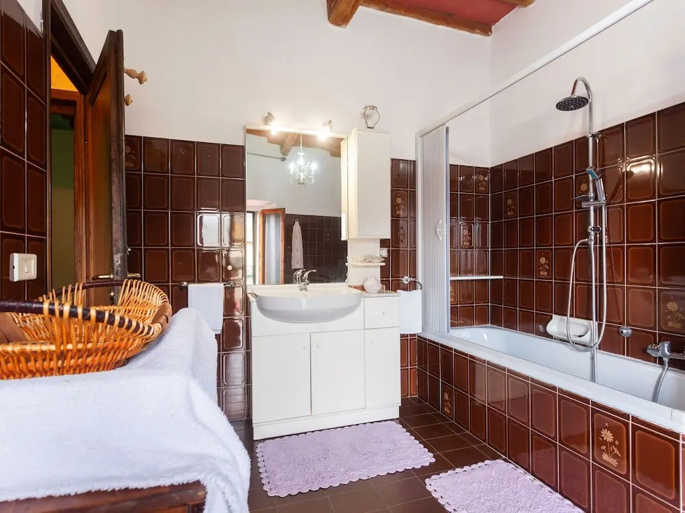 Vintage Holiday Home in Greve in Chianti With Terrace