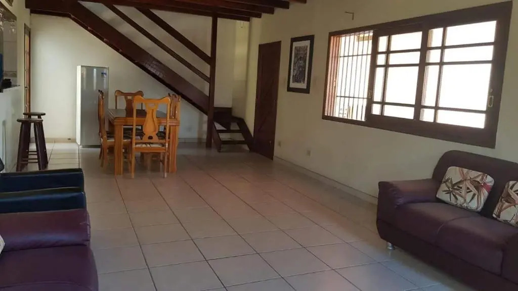 Casa espaçosa a 100m da praia Perequê Açu
