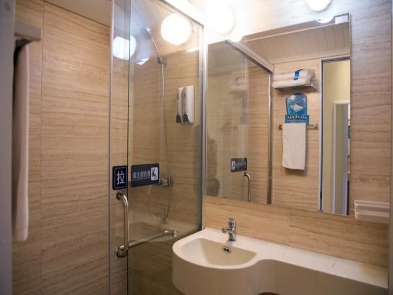 7Days Inn Xi'an Fengcheng Road Number Four Airport Shuttle Bus Station