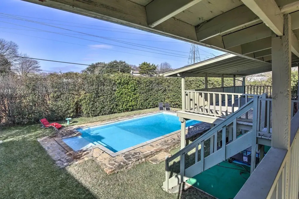 Movie Room & Private Pool: Richardson Retreat