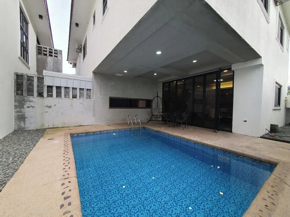 Koregon Pool Villas