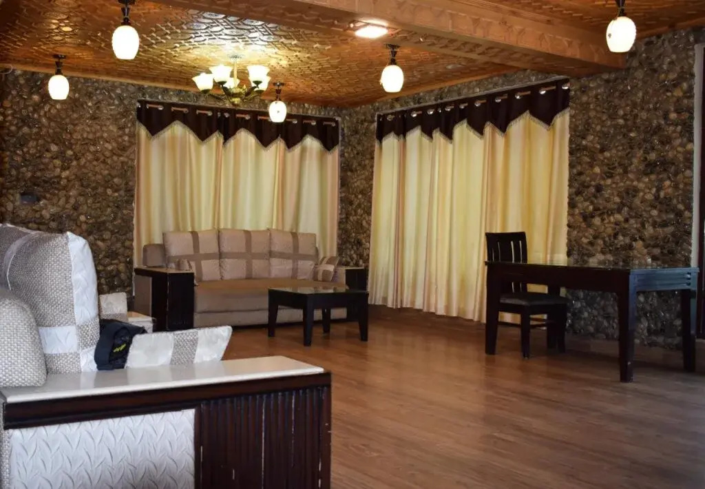 Divine inn sonmarg