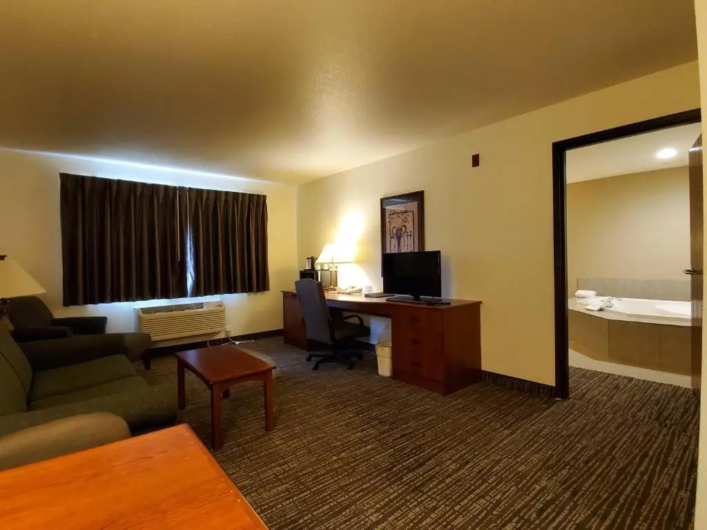 Estherville Hotel & Suites