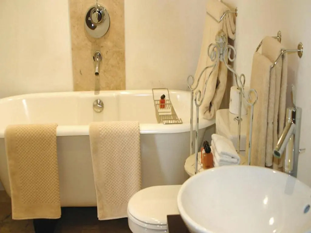 Leeuwenbosch Shearers Lodge - Amakhala Game Reserve