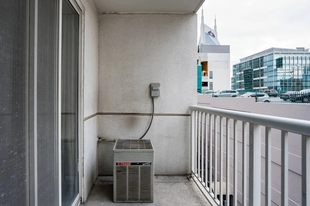 Nashville's #1 Location 2BR/2BATH - Free Parking - Music City! (CH1)
