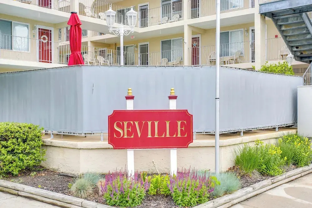 Quaint Wildwood Condo ~ Walk to Beach!
