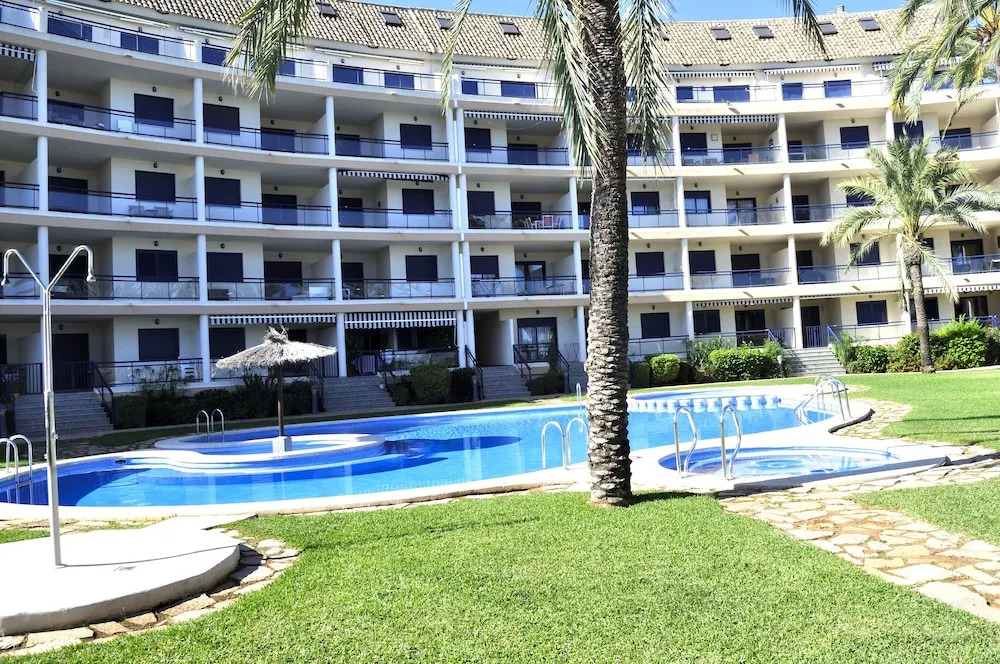 Residencial Playa Sol III by CARLOSFERIEN