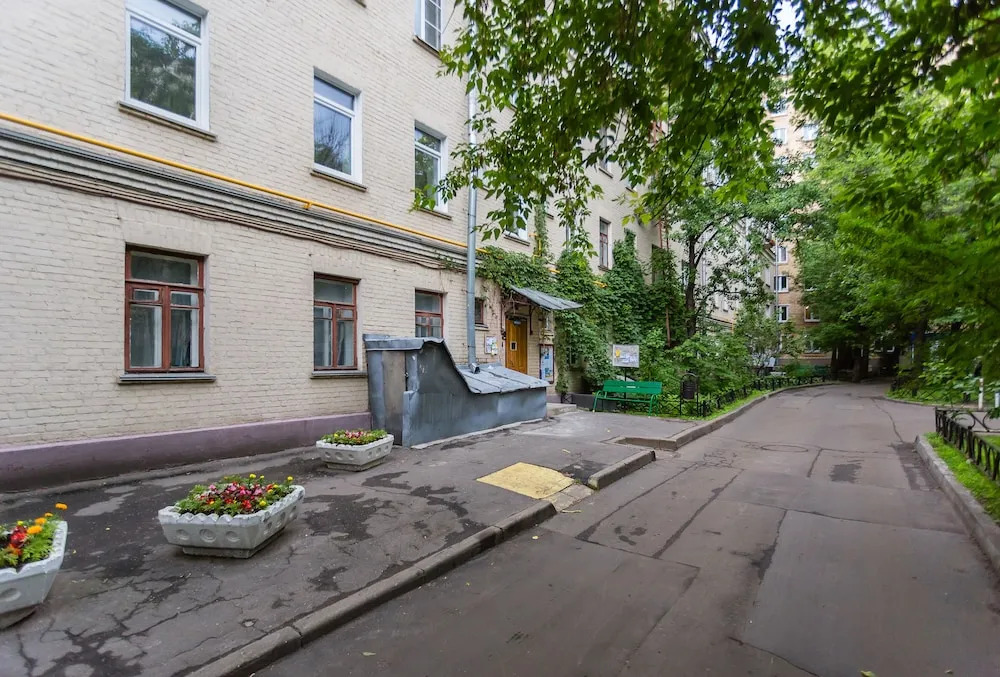 Dom on Frunzenskaya