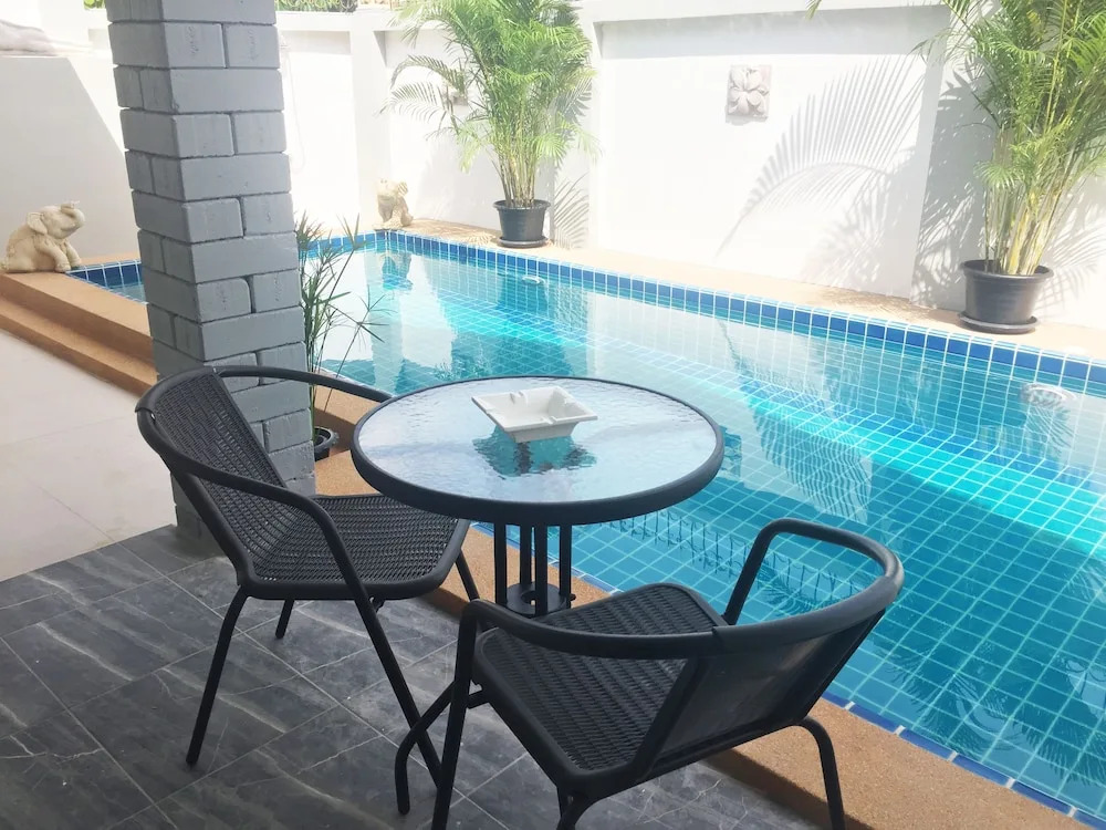 3 bedroom Pool Villa Near Walking St