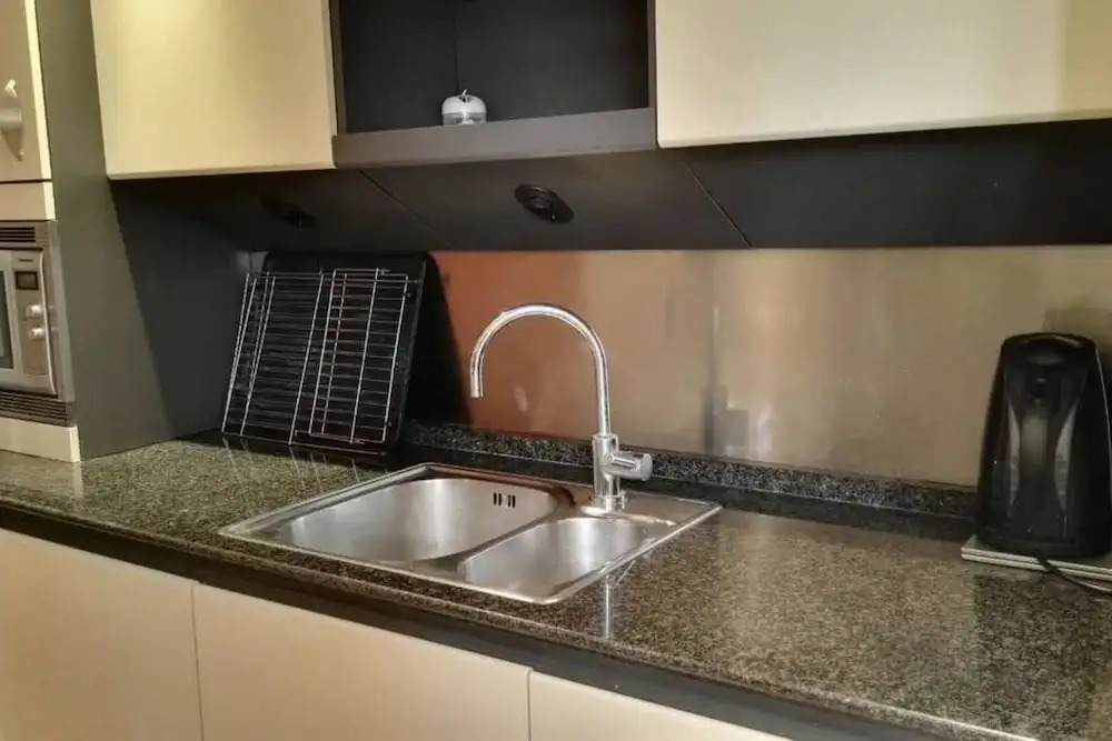 Modern 2 Bedroom Apartment With Balcony in Canary Wharf