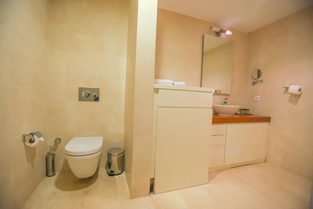 Private Garden Oasis in 4-bed Flat, With Hotel Perks